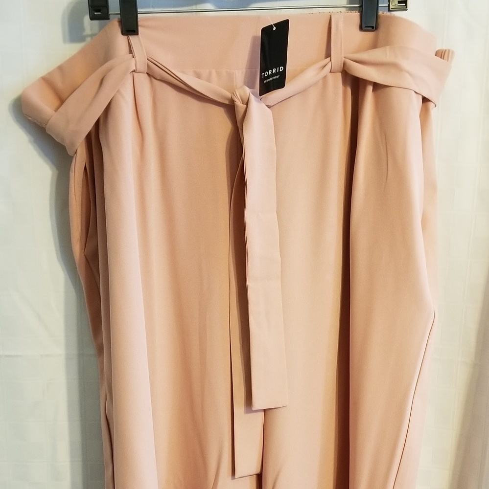 Torrid Sz 4 Wide Leg Paper Bag Pants NWT